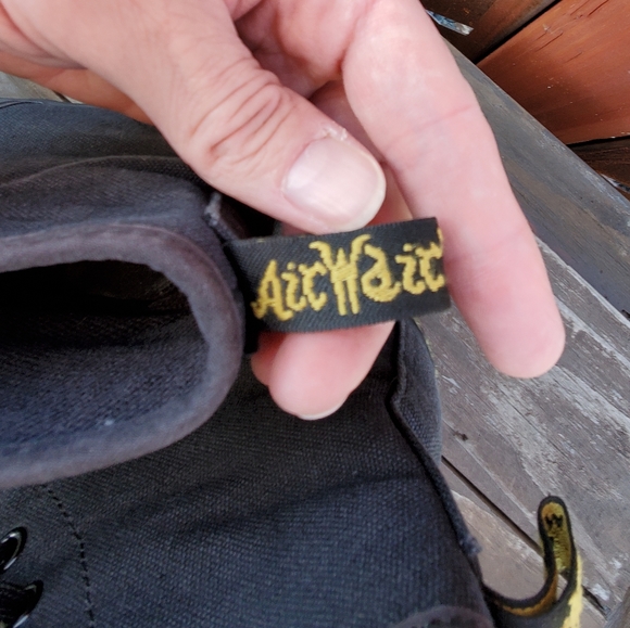 Dr. Martens Shoreditch Ladies Size 6 US.   7 hole canvas hi-tops. Black. GPWC. - Picture 10 of 14